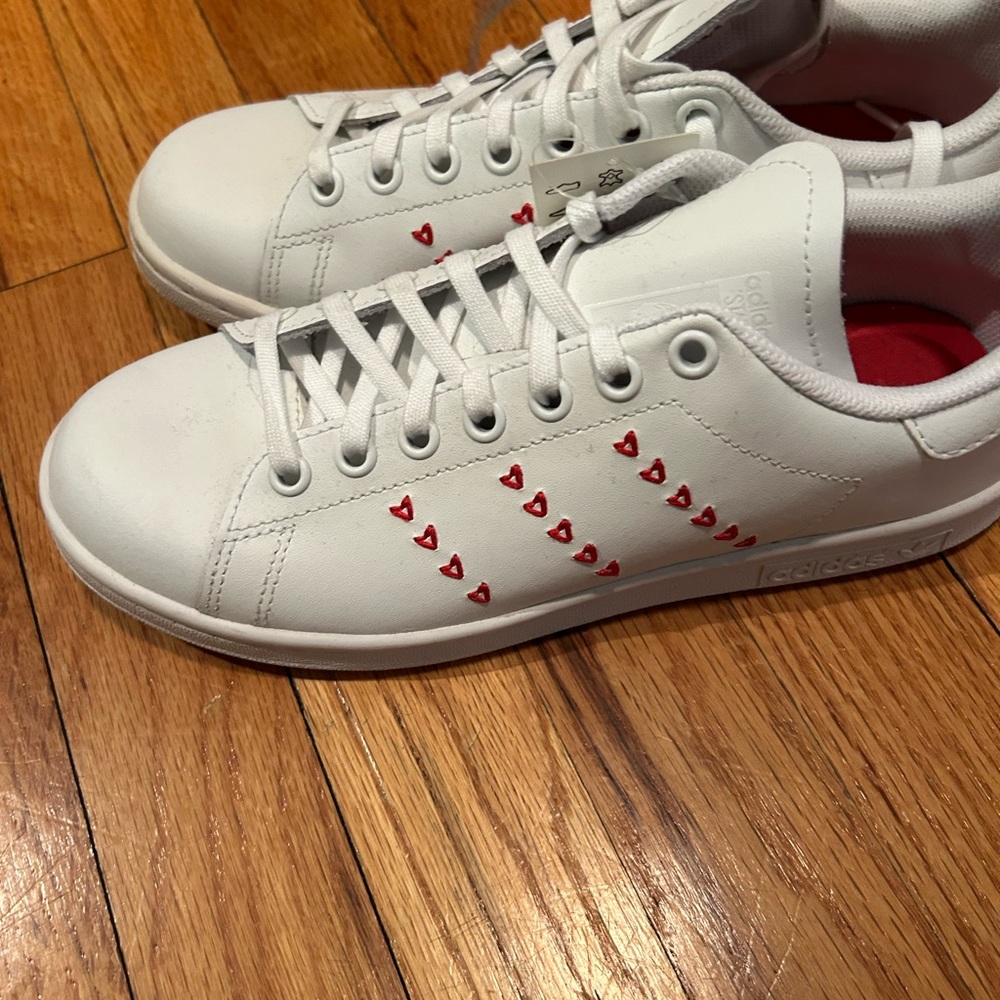 Adidas Stan smith white with red hearts sneakers - Picture 2 of 6